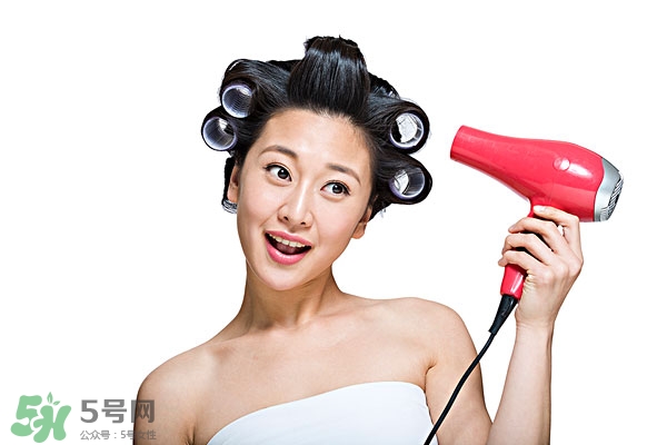 孕婦能用吹風(fēng)機嗎 孕婦能用吹風(fēng)機吹頭發(fā)嗎 孕婦能用吹風(fēng)機嗎 孕婦能用吹風(fēng)機吹頭發(fā)嗎