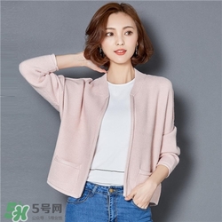 針織衫里面穿什么？針織外套里面穿什么？