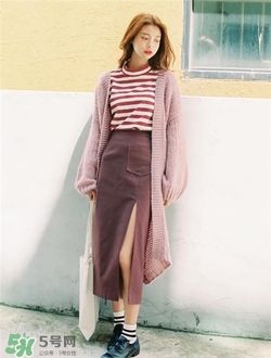 針織衫里面穿什么？針織外套里面穿什么？