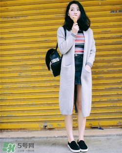 針織衫里面穿什么？針織外套里面穿什么？