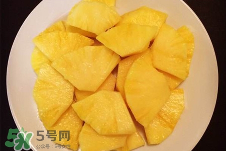 口腔潰瘍能吃菠蘿嗎？吃菠蘿會(huì)導(dǎo)致口腔潰瘍嗎？