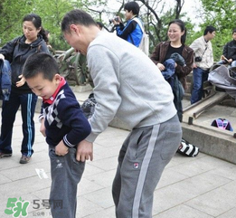 清明節(jié)穿什么衣服？清明節(jié)是適合穿什么衣服？