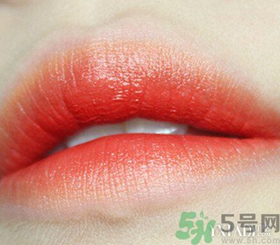 咬唇妝用什么口紅好？咬唇妝適合哪種嘴唇？
