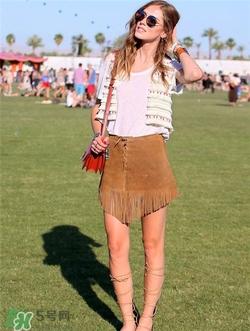 春天穿流蘇裙怎么搭配？春天流蘇裙怎么搭配好看？