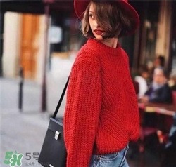 紅色衣服配什么顏色褲子？紅色衣服配什么褲子好看？