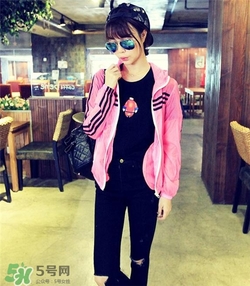 熒光色衣服怎么搭配？熒光色衣服怎么搭配好看？