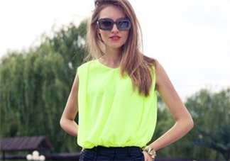 熒光色衣服怎么搭配？熒光色衣服怎么搭配好看？