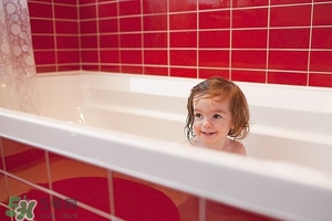 寶寶幾天洗一次澡比較好 寶寶洗澡多久一次 寶寶幾天洗一次澡比較好 寶寶洗澡多久一次