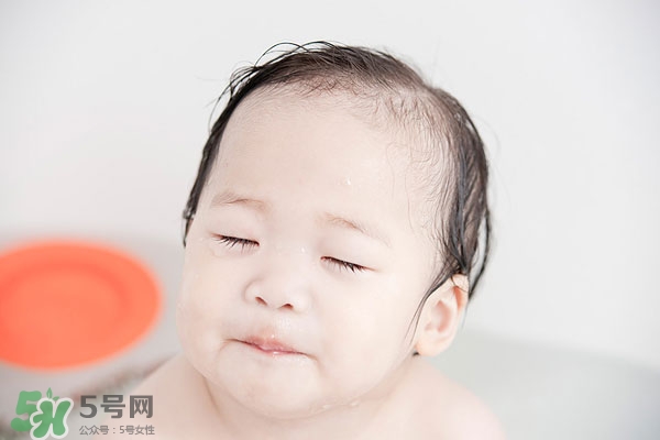寶寶幾天洗一次澡比較好 寶寶洗澡多久一次 寶寶幾天洗一次澡比較好 寶寶洗澡多久一次