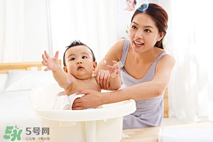 寶寶幾天洗一次澡比較好 寶寶洗澡多久一次 寶寶幾天洗一次澡比較好 寶寶洗澡多久一次