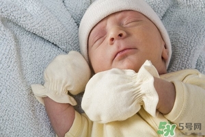 怎么照顧新生嬰兒 如何照顧好新生嬰兒 怎么照顧新生嬰兒 如何照顧好新生嬰兒