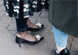 漁網(wǎng)襪搭配什么鞋子？漁網(wǎng)襪配什么鞋子好看？