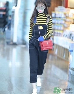 背帶褲搭配什么上衣？背帶褲搭配什么上衣好看？