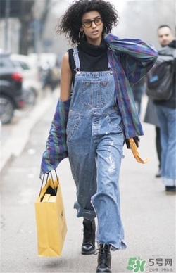 背帶褲搭配什么外套？背帶褲搭配什么外套好看？