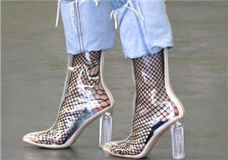 粗跟鞋怎么搭配？粗跟鞋配什么褲子好看？