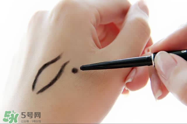 植村秀眼線筆怎么轉(zhuǎn)？植村秀如膠似漆眼線筆轉(zhuǎn)不出來