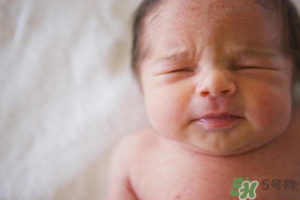 怎么照顧新生嬰兒 如何照顧好新生嬰兒 怎么照顧新生嬰兒 如何照顧好新生嬰兒