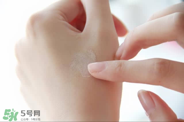 植村秀眼線筆怎么轉(zhuǎn)？植村秀如膠似漆眼線筆轉(zhuǎn)不出來