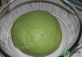 菠菜汁和面怎樣做更綠？怎么樣菠菜汁和面更綠？