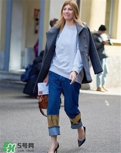 翻邊牛仔褲配什么鞋子？翻邊牛仔褲怎么搭配好看？