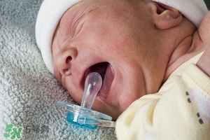 寶寶半夜哭怎么辦 寶寶半夜哭鬧的原因 寶寶半夜哭怎么辦 寶寶半夜哭鬧的原因