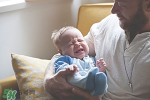 寶寶半夜哭怎么辦 寶寶半夜哭鬧的原因 寶寶半夜哭怎么辦 寶寶半夜哭鬧的原因