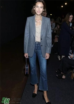 喇叭褲配什么鞋子？喇叭褲搭配什么鞋子好看？