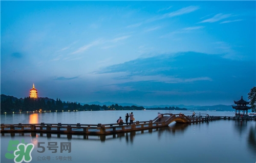 4月份去杭州穿什么？四月份去杭州穿什么衣服？