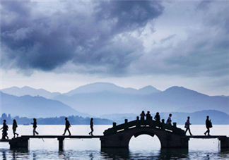 4月份去杭州穿什么？四月份去杭州穿什么衣服？