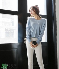 白色褲子配什么顏色上衣？白色褲子搭配什么上衣好看？