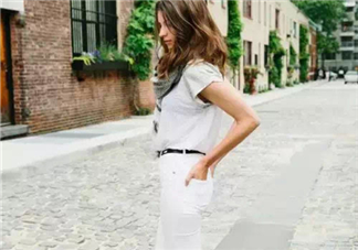 白色褲子配什么顏色上衣？白色褲子搭配什么上衣好看？