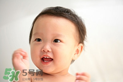 1歲寶寶的發(fā)育指標 1歲寶寶的發(fā)育標準 1歲寶寶的發(fā)育指標 1歲寶寶的發(fā)育標準