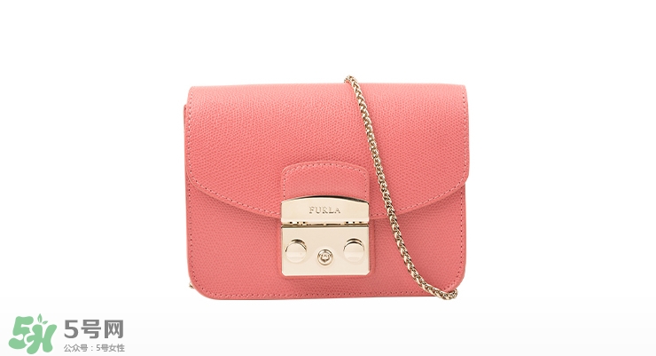 穿裙子配什么包好看 穿裙子怎么搭配包包 穿裙子配什么包好看 穿裙子怎么搭配包包