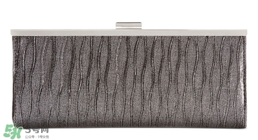 穿裙子配什么包好看 穿裙子怎么搭配包包 穿裙子配什么包好看 穿裙子怎么搭配包包