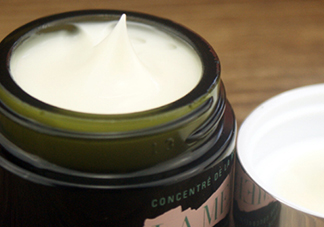 眼部有脂肪粒可以用眼霜嗎？眼部有脂肪粒用什么眼霜？