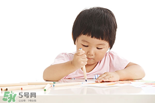 2歲寶寶發(fā)育指標 2歲寶寶發(fā)育標準