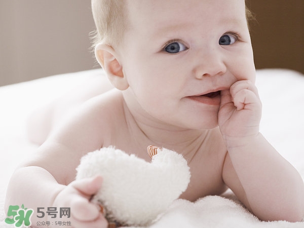 4月齡寶寶發(fā)育標準 4月齡寶寶發(fā)育指標