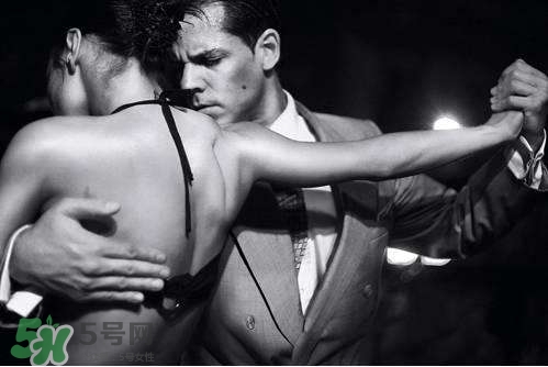 男人的精子對女人有啥好處？吃精液會不會懷孕？