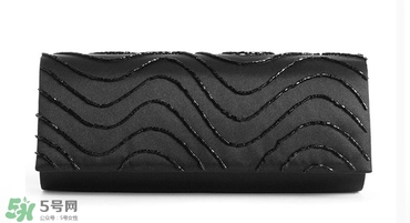 穿裙子配什么包好看 穿裙子怎么搭配包包 穿裙子配什么包好看 穿裙子怎么搭配包包