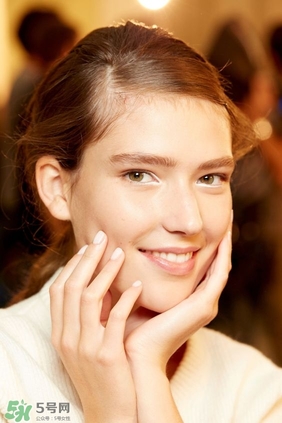 春天臉干怎么補水 春天補水護膚品推薦 春天臉干怎么補水 春天補水護膚品推薦