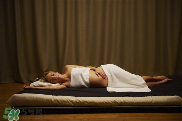 孕婦睡覺(jué)姿勢(shì)會(huì)影響胎兒?jiǎn)?孕婦怎么睡覺(jué)姿勢(shì)最好 孕婦睡覺(jué)姿勢(shì)會(huì)影響胎兒?jiǎn)?孕婦怎么睡覺(jué)姿勢(shì)最好