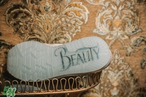 asics tiger美女與野獸合作款有哪些？asics美女與野獸多少錢？