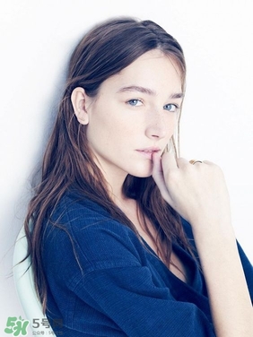 春天臉干怎么補水 春天補水護膚品推薦 春天臉干怎么補水 春天補水護膚品推薦