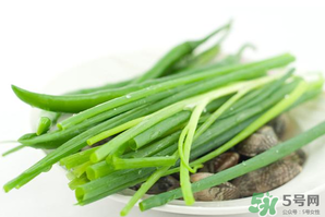 薺菜和蔥能一起吃嗎？薺菜餃子可以放蔥嗎？