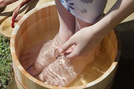 艾草泡草有什么好處？用艾草泡腳的好處有哪些？