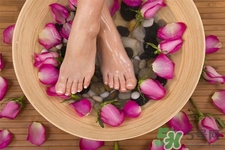 艾草泡腳治月經(jīng)不調(diào)嗎？?月經(jīng)不調(diào)能用艾草泡腳嗎？