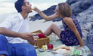 異地戀怎么解決生理需要？異地戀怎么哄女朋友開心？