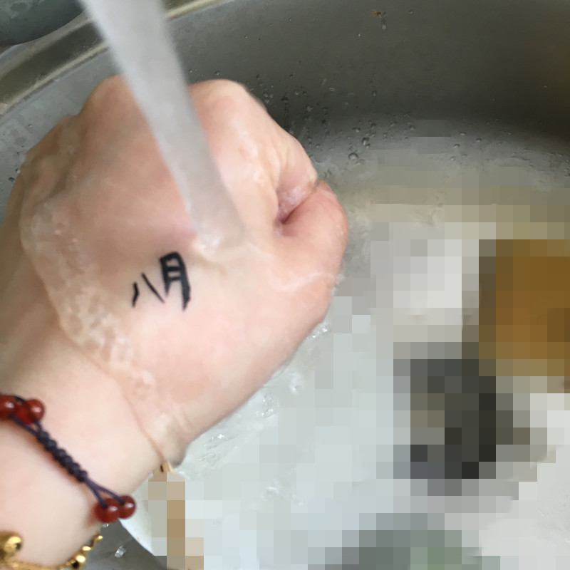 cl眼線(xiàn)液多少錢(qián)？Christian Louboutin眼線(xiàn)液色號(hào)試色