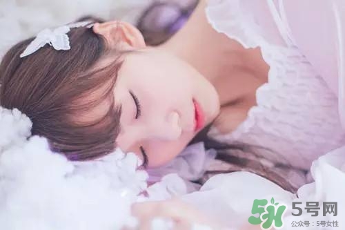 女人熬夜吃什么好？女人熬夜的危害有多大