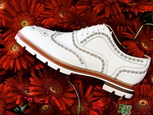 cl鞋子一般多少錢(qián)？Christian Louboutin鞋子專(zhuān)柜價(jià)格